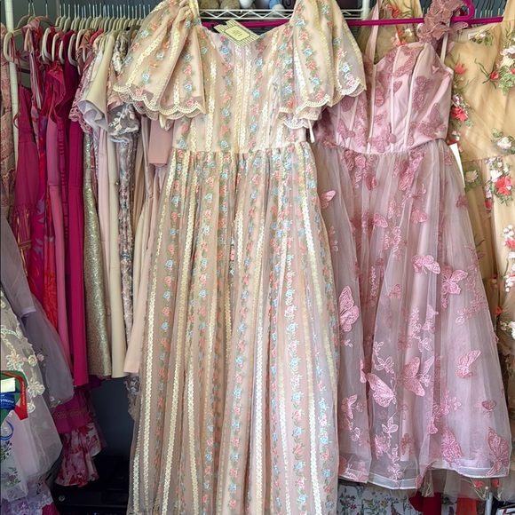 JessaKae Collette dress Floral Embroidered Gown with Puff Sleeves - Picture 4 of 4